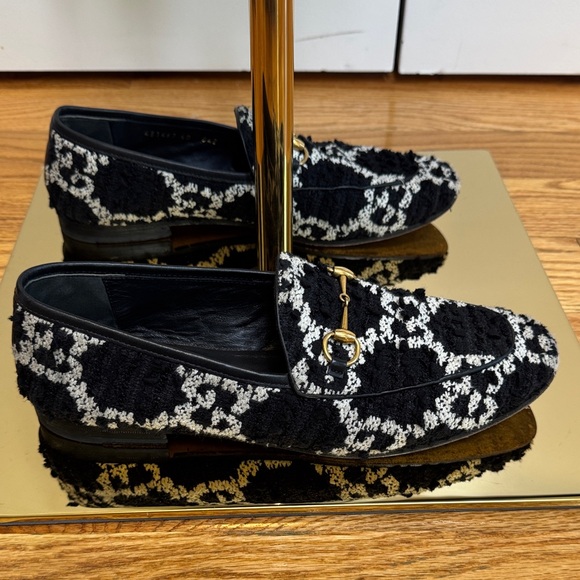Gucci Jordaan Tweed Loafer with signature Gold Horsebit Accent. 👩‍🍳 💋 - Picture 4 of 10
